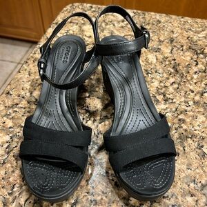Crocs Leigh wedge sandal women’s size 11